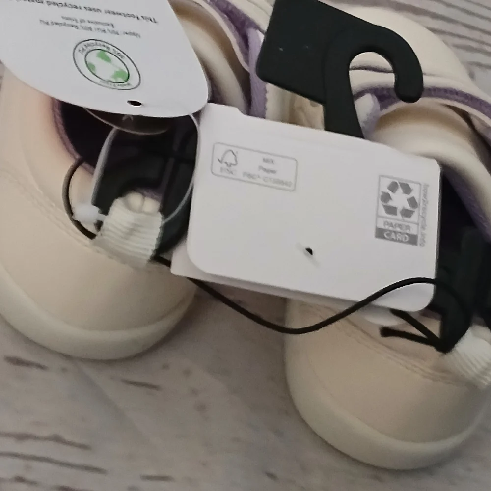 Wonder Nation infant adaptive shoes, sneakers ivory size 3